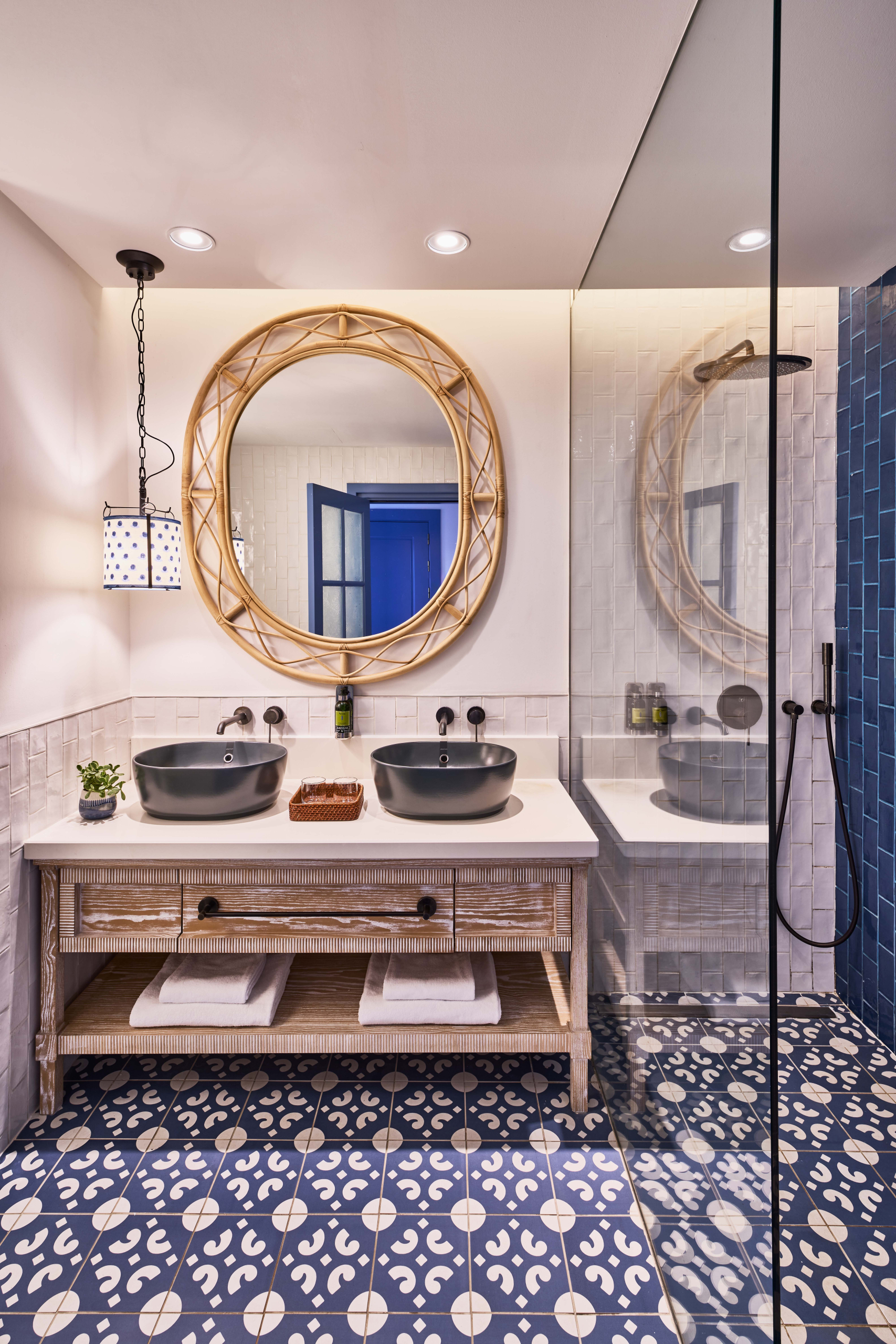 Junior Suite bathroom Shower