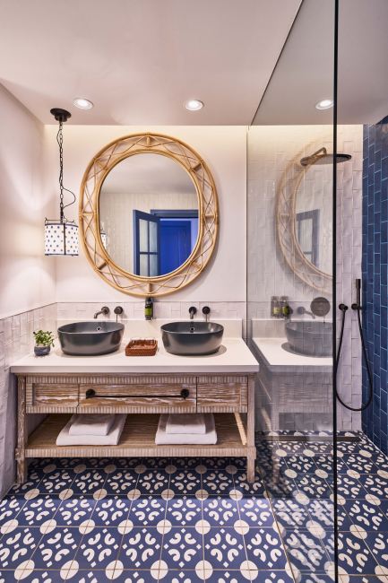 Junior Suite bathroom Shower
