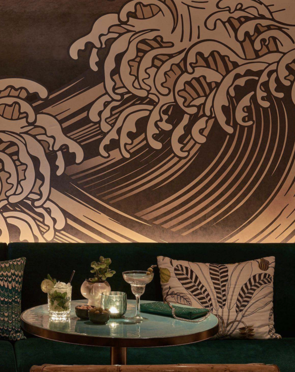 Piano Bar Waves